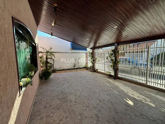 Casa com 300m² 3 quartos e 2 banheiros, à venda, no bairro Jardim Leocádia em Sorocaba