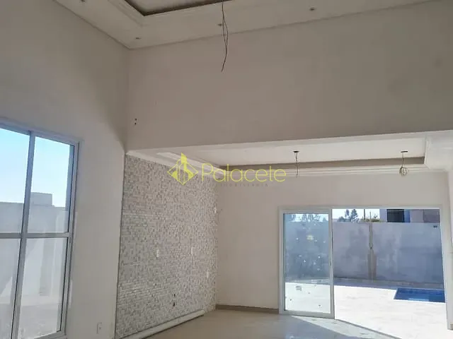 Casa com 300m² 2 quartos e 2 banheiros, à venda, no bairro Condomínio Terra do Vale em Caçapava
