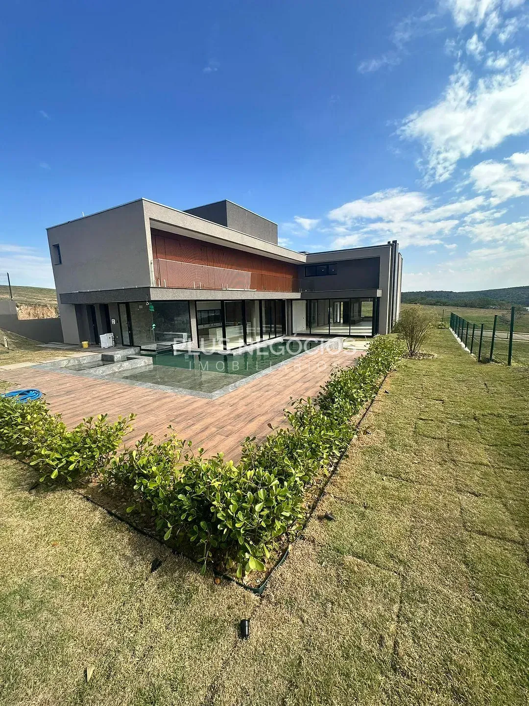 Casa, 6 quartos, 720 m² - Foto 1
