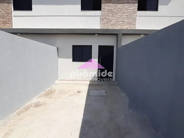 Casa com 74m² 2 quartos e 2 banheiros, à venda, no bairro Golfinhos em Caraguatatuba