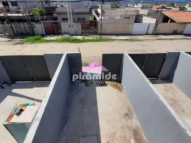 Casa com 74m² 2 quartos e 2 banheiros, à venda, no bairro Golfinhos em Caraguatatuba
