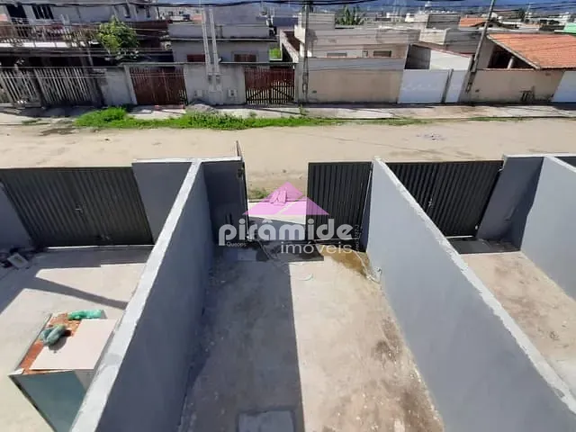 Casa com 74m² 2 quartos e 2 banheiros, à venda, no bairro Golfinhos em Caraguatatuba