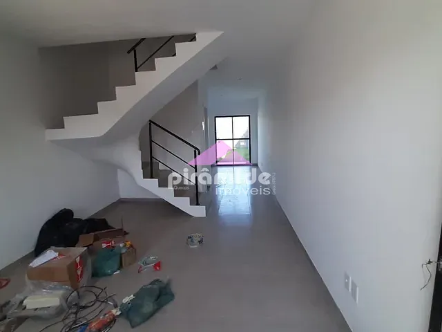 Casa com 74m² 2 quartos e 2 banheiros, à venda, no bairro Golfinhos em Caraguatatuba