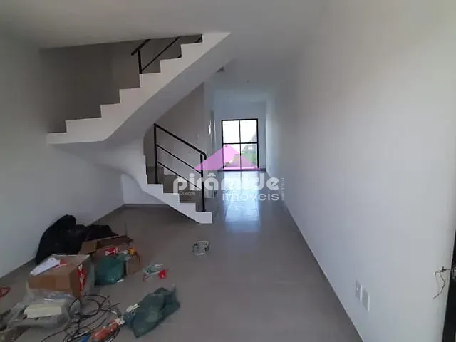 Casa com 74m² 2 quartos e 2 banheiros, à venda, no bairro Golfinhos em Caraguatatuba