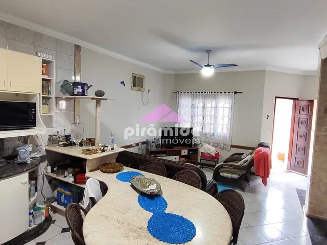 Casa com 140m² 3 quartos e 3 banheiros, à venda, no bairro Massaguaçu em Caraguatatuba