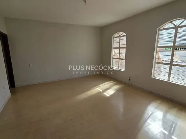 Casa com 300m² 4 quartos e 5 banheiros, à venda, no bairro Vila Nova Sorocaba em Sorocaba