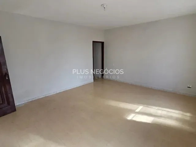 Casa com 300m² 4 quartos e 5 banheiros, à venda, no bairro Vila Nova Sorocaba em Sorocaba