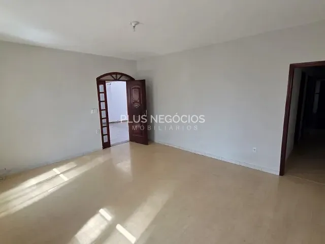 Casa com 300m² 4 quartos e 5 banheiros, à venda, no bairro Vila Nova Sorocaba em Sorocaba