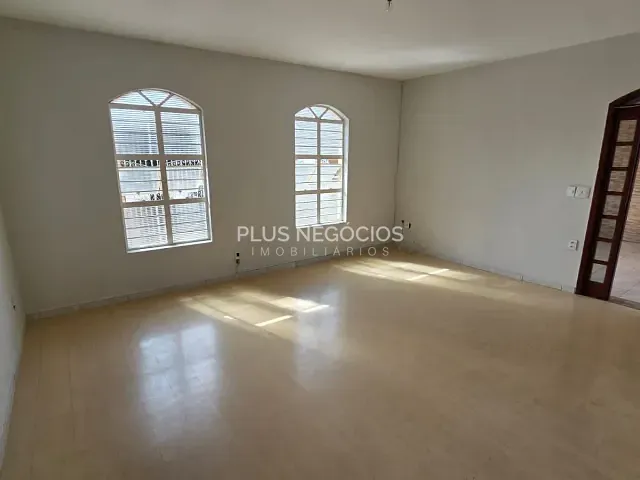 Casa com 300m² 4 quartos e 5 banheiros, à venda, no bairro Vila Nova Sorocaba em Sorocaba