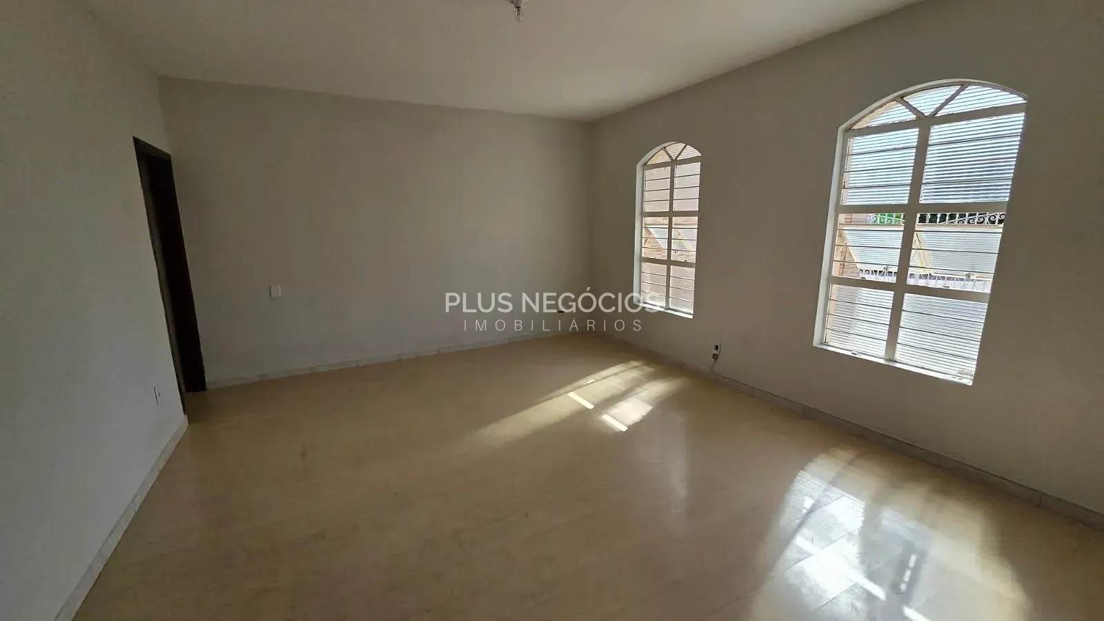 Casa, 4 quartos, 196 m² - Foto 1