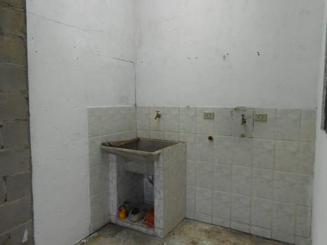 Casa com 300m² 3 quartos e 1 banheiro, à venda, no bairro Jardim Santa Cecília em Pindamonhangaba