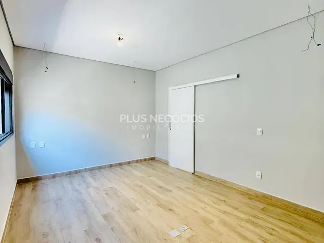 Casa com 360m² 3 quartos e 4 banheiros, à venda, no bairro Cajuru do Sul em Sorocaba