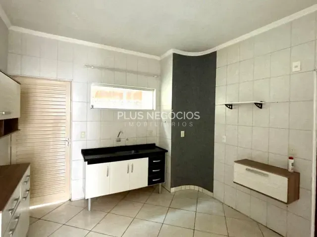 Casa 2 quartos e 1 banheiro, à venda, no bairro Wanel Ville em Sorocaba