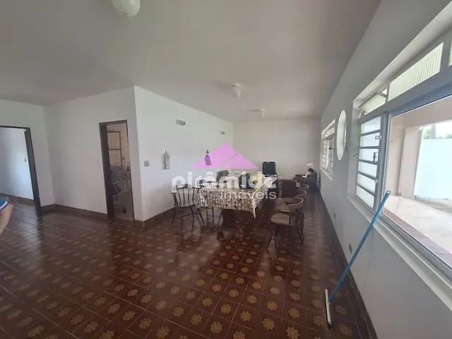 Casa com 300m² 3 quartos e 2 banheiros, à venda, no bairro Massaguaçu em Caraguatatuba