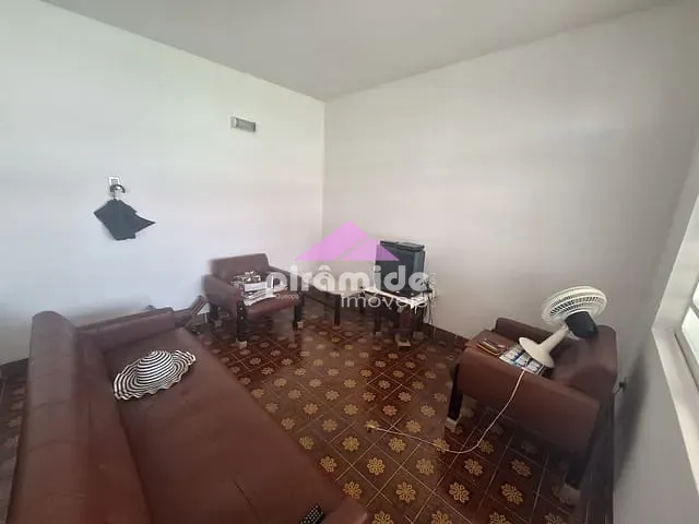 Casa com 300m² 3 quartos e 2 banheiros, à venda, no bairro Massaguaçu em Caraguatatuba