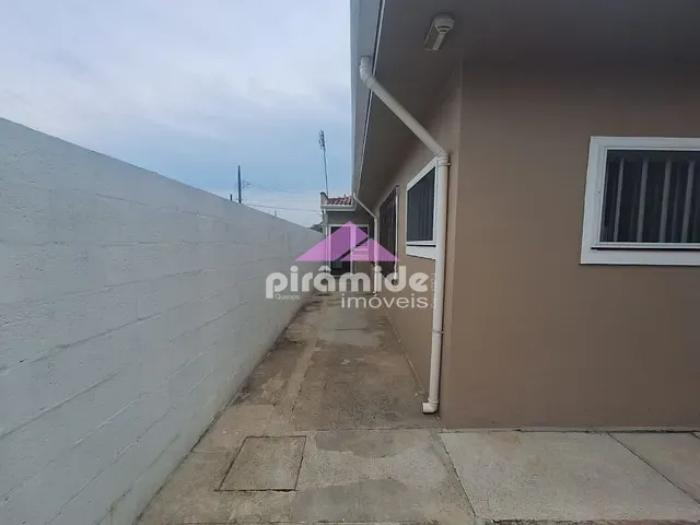 Casa com 300m² 3 quartos e 2 banheiros, à venda, no bairro Jardim do Sol em Caraguatatuba