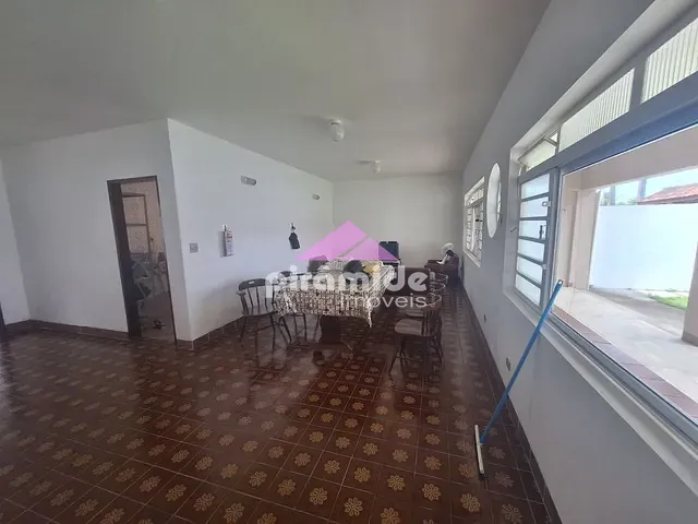 Casa com 300m² 3 quartos e 2 banheiros, à venda, no bairro Jardim do Sol em Caraguatatuba