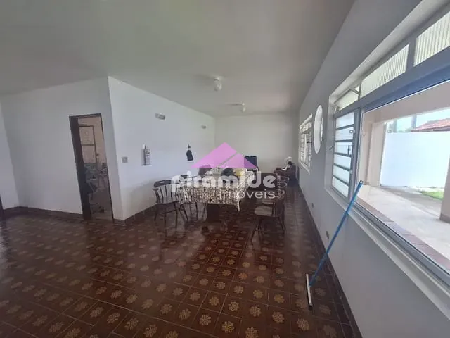 Casa com 300m² 3 quartos e 2 banheiros, à venda, no bairro Massaguaçu em Caraguatatuba