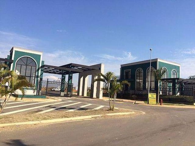Casa à venda, no bairro Piracangaguá em Taubaté