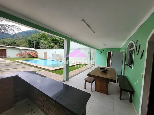 Casa com 360m² 3 quartos e 2 banheiros, à venda, no bairro Verde Mar em Caraguatatuba