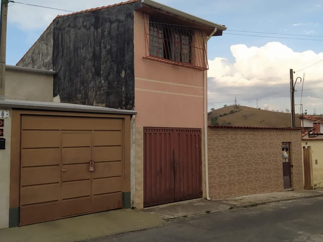 Casa com 500m² 2 quartos e 1 banheiro, à venda, no bairro Nova Guará em Guaratinguetá