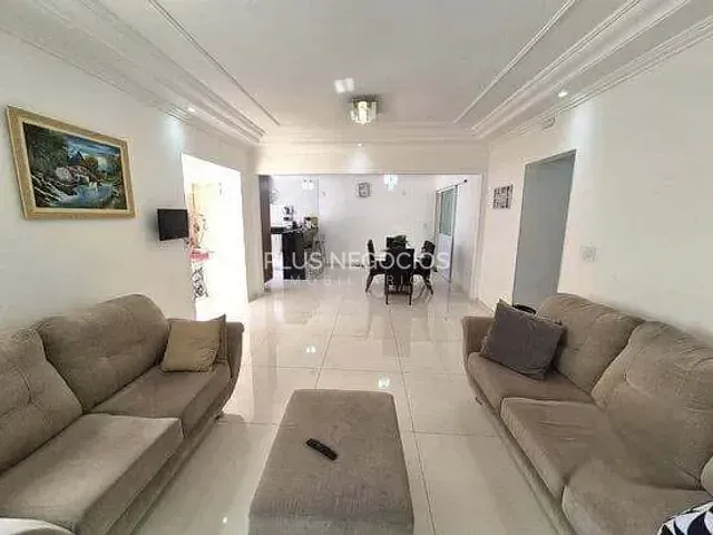 Casa com 300m² 4 quartos e 4 banheiros, à venda, no bairro Vila Augusta em Sorocaba