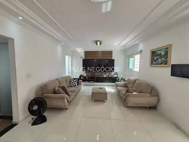 Casa com 300m² 4 quartos e 4 banheiros, à venda, no bairro Vila Augusta em Sorocaba