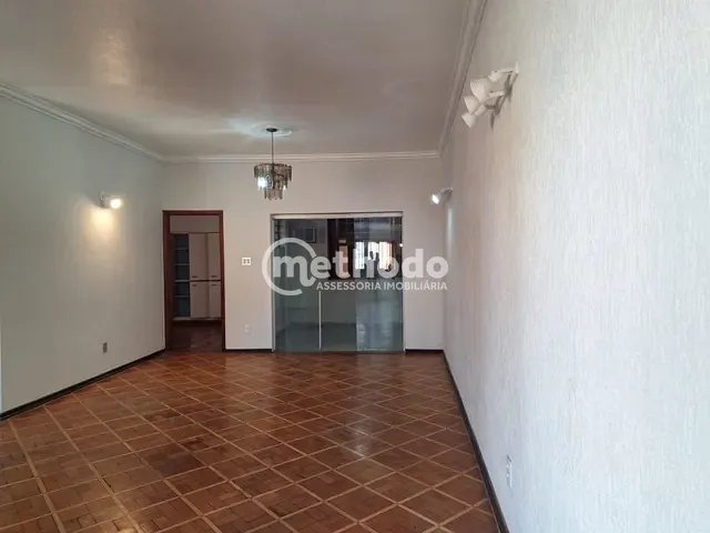 Casa com 252m² 3 quartos e 2 banheiros, à venda ou para alugar, no bairro Vila Itapura em Campinas
