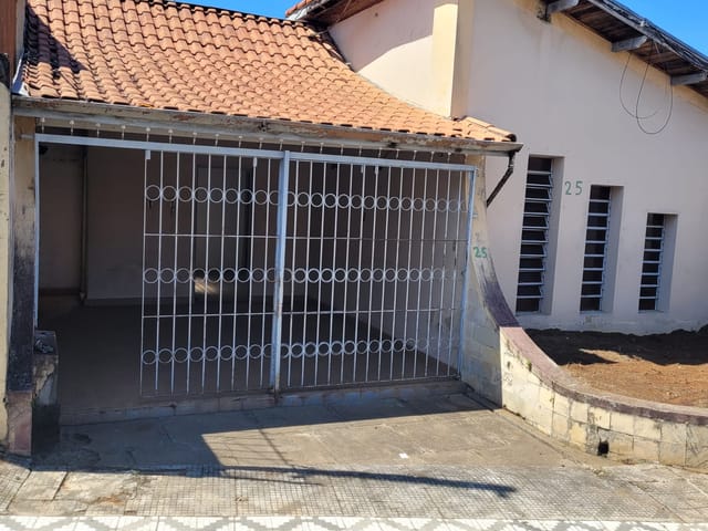 Casa com 200m² 4 quartos e 2 banheiros, à venda, no bairro Chácara Doutor Hipólito em Taubaté