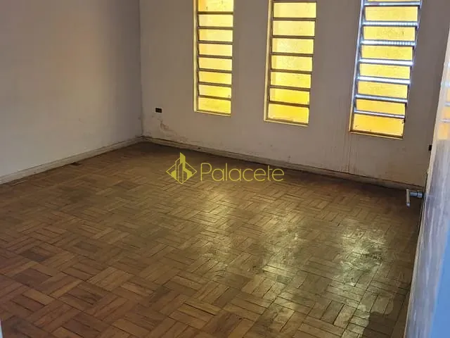 Casa com 200m² 4 quartos e 2 banheiros, à venda, no bairro Chácara Doutor Hipólito em Taubaté
