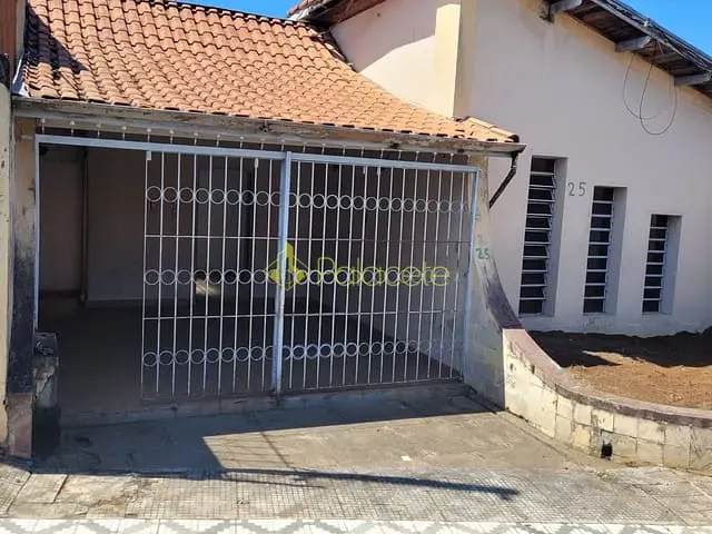 Casa com 200m² 4 quartos e 2 banheiros, à venda, no bairro Chácara Doutor Hipólito em Taubaté