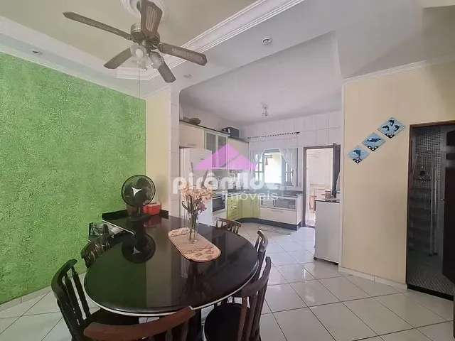 Casa com 104m² 3 quartos e 4 banheiros, à venda, no bairro Massaguaçu em Caraguatatuba