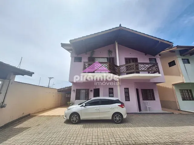 Casa com 104m² 3 quartos e 4 banheiros, à venda, no bairro Massaguaçu em Caraguatatuba