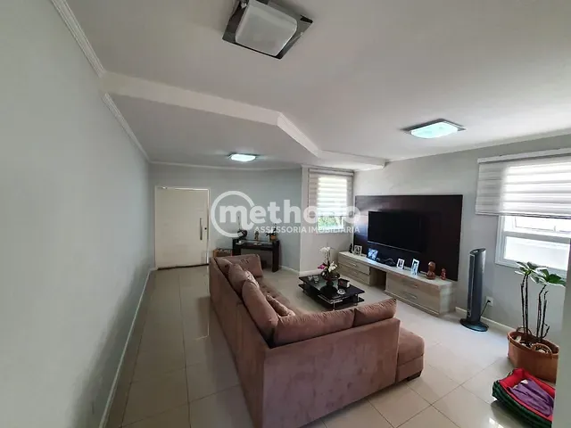 Casa com 400m² 3 quartos e 4 banheiros, à venda, no bairro Chácaras Alpina em Valinhos