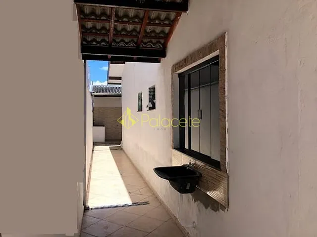 Casa com 300m² 3 quartos e 2 banheiros, à venda, no bairro Mantiqueira em Pindamonhangaba
