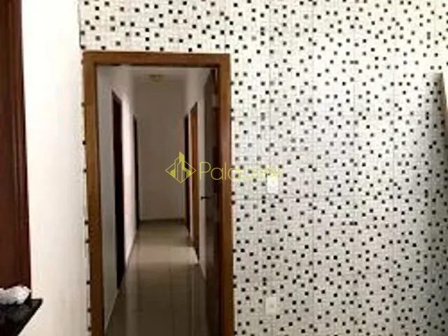 Casa com 300m² 3 quartos e 2 banheiros, à venda, no bairro Mantiqueira em Pindamonhangaba