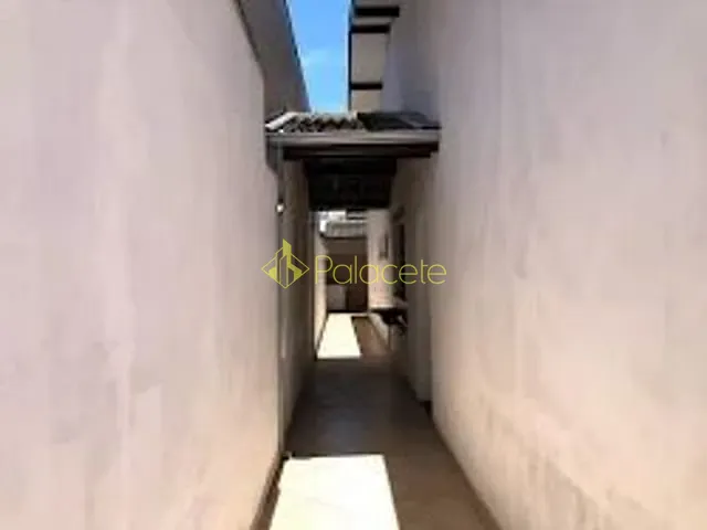 Casa com 300m² 3 quartos e 2 banheiros, à venda, no bairro Mantiqueira em Pindamonhangaba
