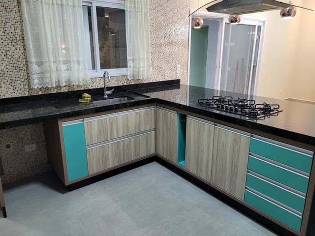 Casa com 250m² 3 quartos e 4 banheiros, à venda, no bairro Parque São Cristóvão em Taubaté