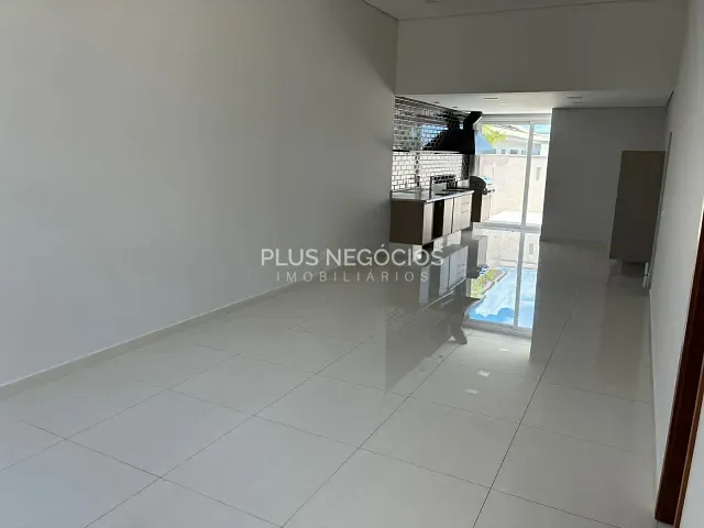Casa com 250m² 2 quartos e 3 banheiros, à venda ou para alugar, no bairro Chácaras Reunidas São Jorge em Sorocaba