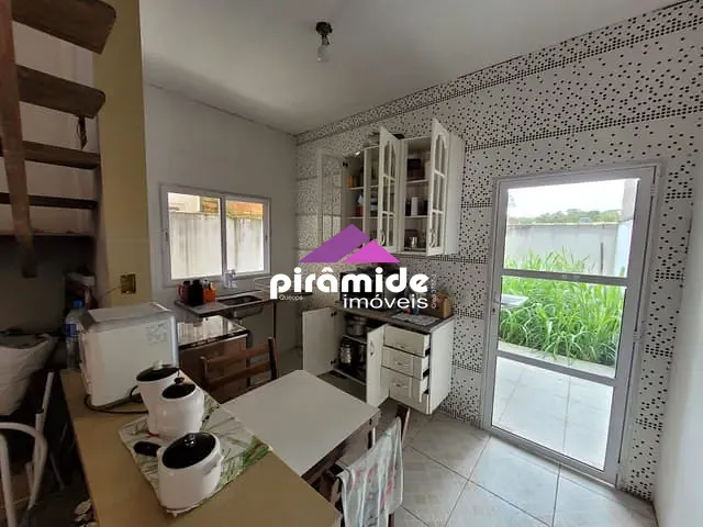 Casa com 75m² 2 quartos e 2 banheiros, à venda, no bairro Massaguaçu em Caraguatatuba