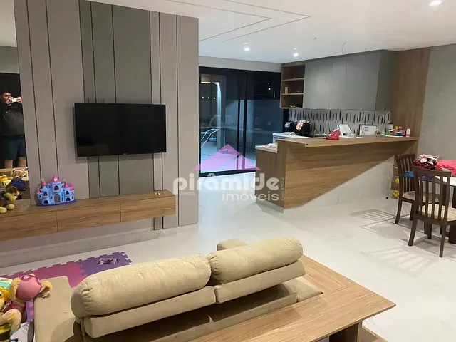 Casa com 300m² 3 quartos e 4 banheiros, à venda, no bairro Eugenio de Melo em São José dos Campos