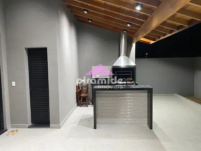 Casa com 300m² 3 quartos e 4 banheiros, à venda, no bairro Eugenio de Melo em São José dos Campos