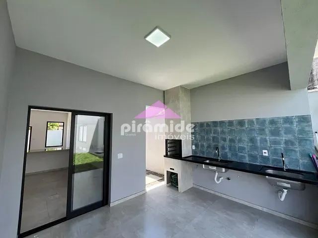 Casa com 250m² 3 quartos e 2 banheiros, à venda, no bairro Massaguaçu em Caraguatatuba