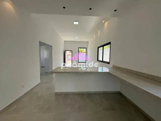 Casa com 250m² 3 quartos e 2 banheiros, à venda, no bairro Massaguaçu em Caraguatatuba