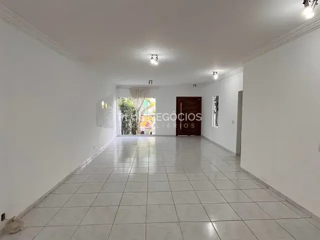 Casa com 300m² 3 quartos e 5 banheiros, para alugar, no bairro Aparecidinha em Sorocaba