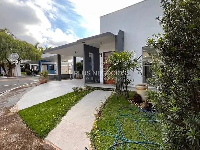 Casa com 300m² 3 quartos e 5 banheiros, para alugar, no bairro Aparecidinha em Sorocaba