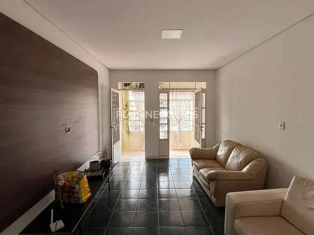 Casa com 350m² 4 quartos e 4 banheiros, para alugar, no bairro Vila Haro em Sorocaba