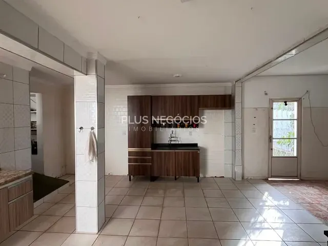 Casa com 350m² 4 quartos e 4 banheiros, para alugar, no bairro Vila Haro em Sorocaba