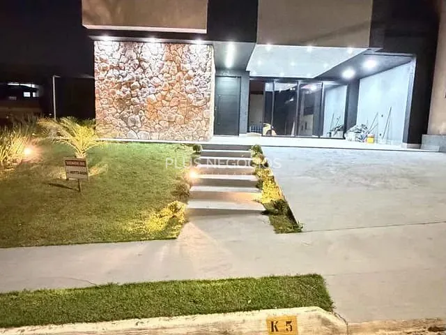 Casa com 360m² 4 quartos e 5 banheiros, à venda, no bairro Cajuru do Sul em Sorocaba