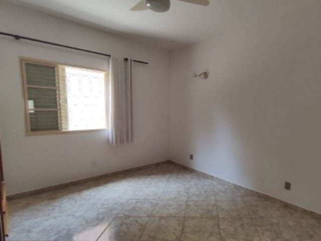 Casa com 250m² 2 quartos e 2 banheiros, à venda, no bairro Vila Suiça em Pindamonhangaba